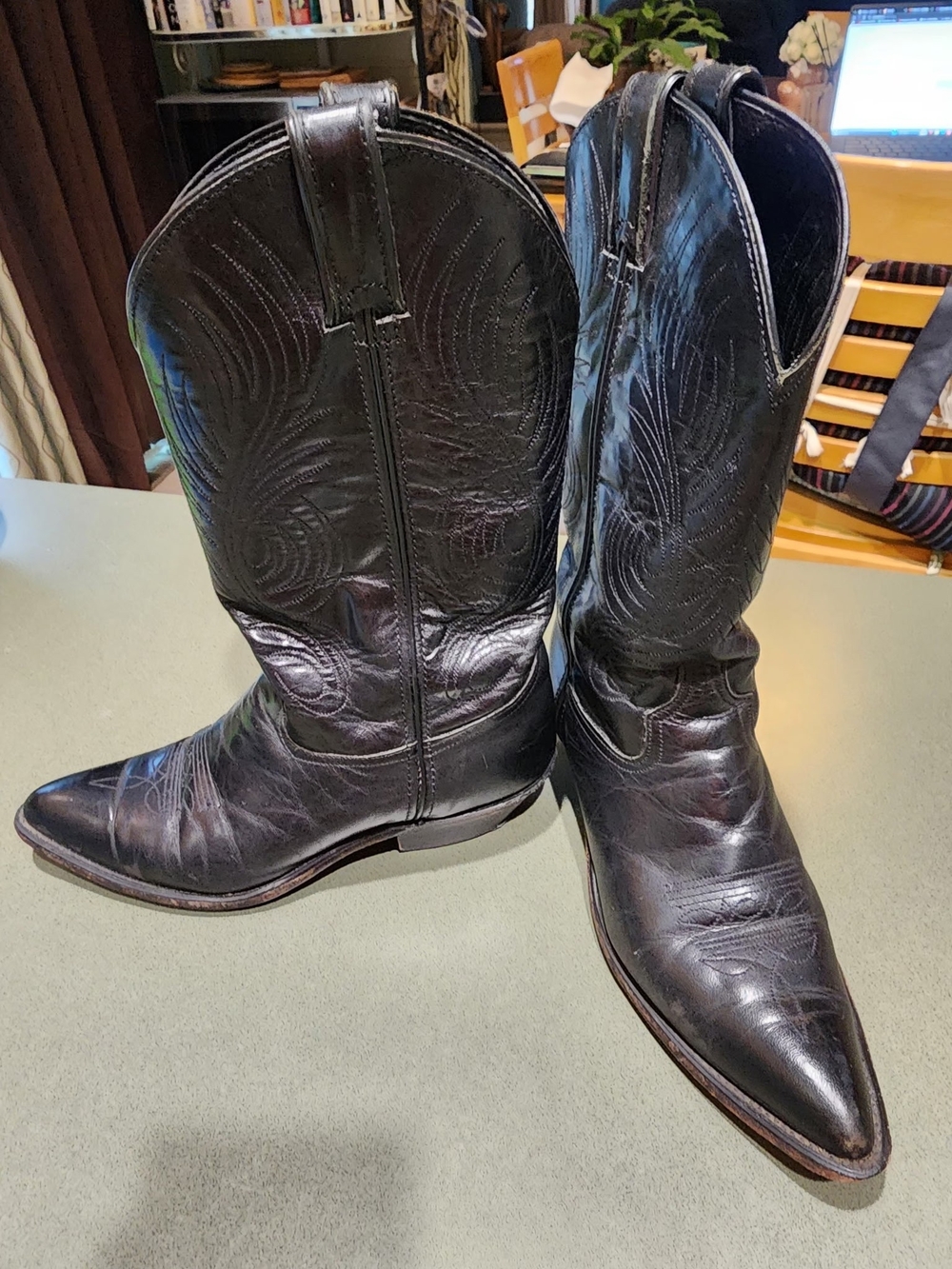 Classic Black Leather Women's Western Cowboy Boots with Pointed Toe